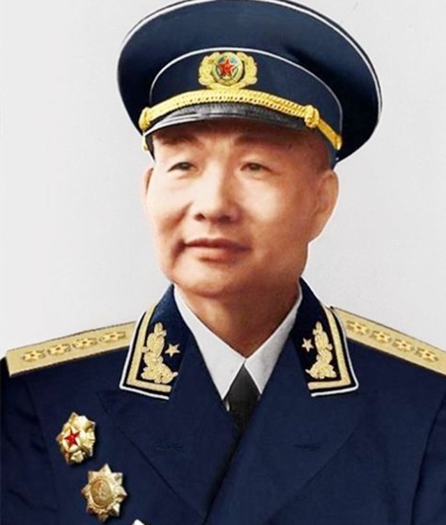 红军曾有11个军团，首任军政主官都有谁？1955年什么军衔？