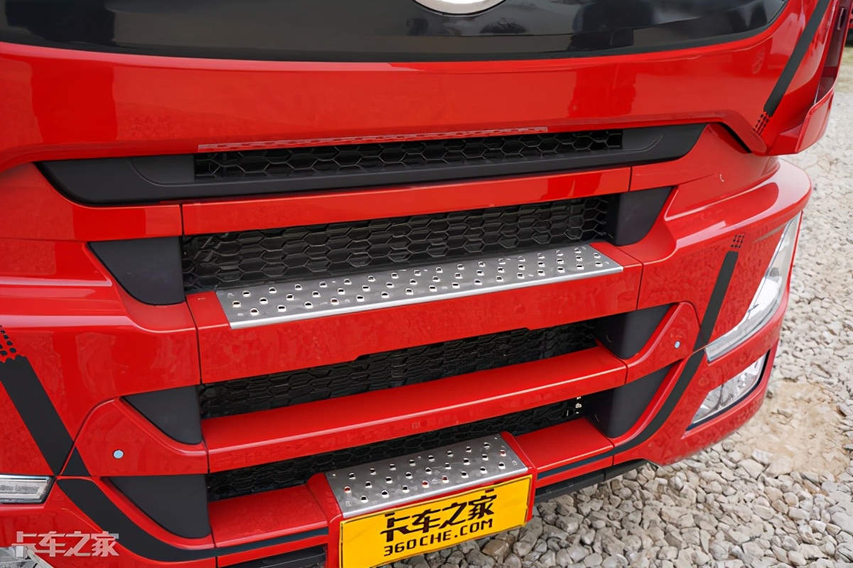 15升发动机，自重9.3吨，详解东风KX LNG牵引车