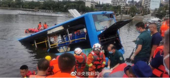 21人死亡！贵州载高考生公交车坠湖，遇难者身份曝光：2020，每一天都是劫后余生