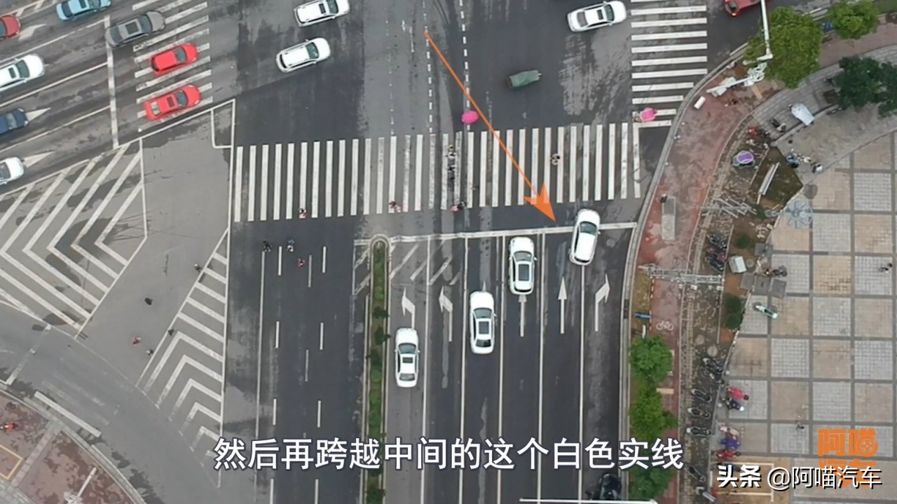 右转车道被堵了，可以从直行车道右转吗？做错了罚你没商量