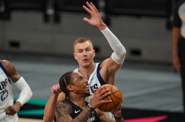 东契奇连线布伦森（东契奇36+9+11制胜一攻一传独行侠险胜马刺 双德55分）