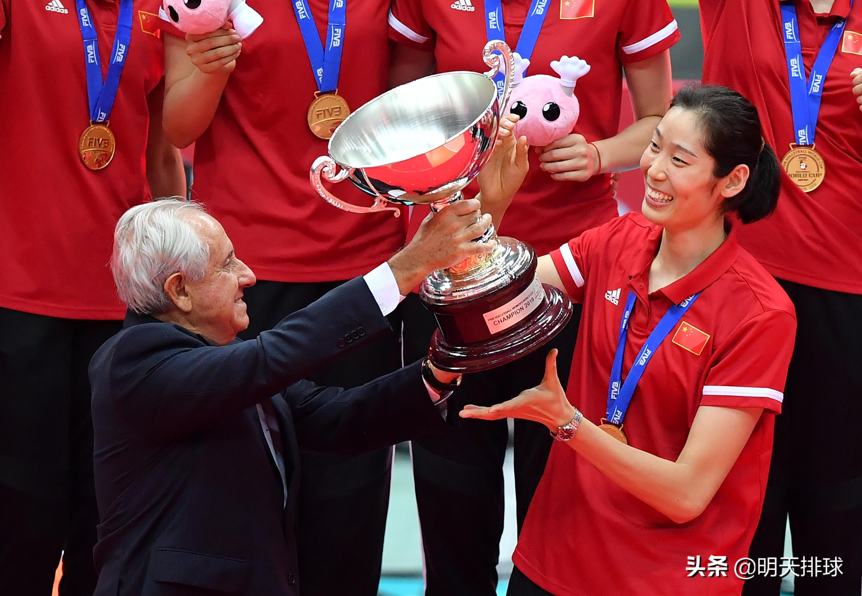 19女排世界杯mvo(颁奖仪式多图回顾：中国女排世界杯卫冕，朱婷蝉联MVP)