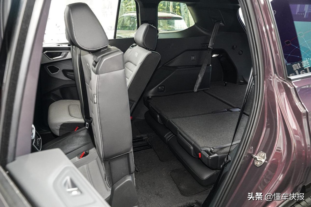 尺寸够大、配置具备豪华感，到店探访大众全新SUV揽境