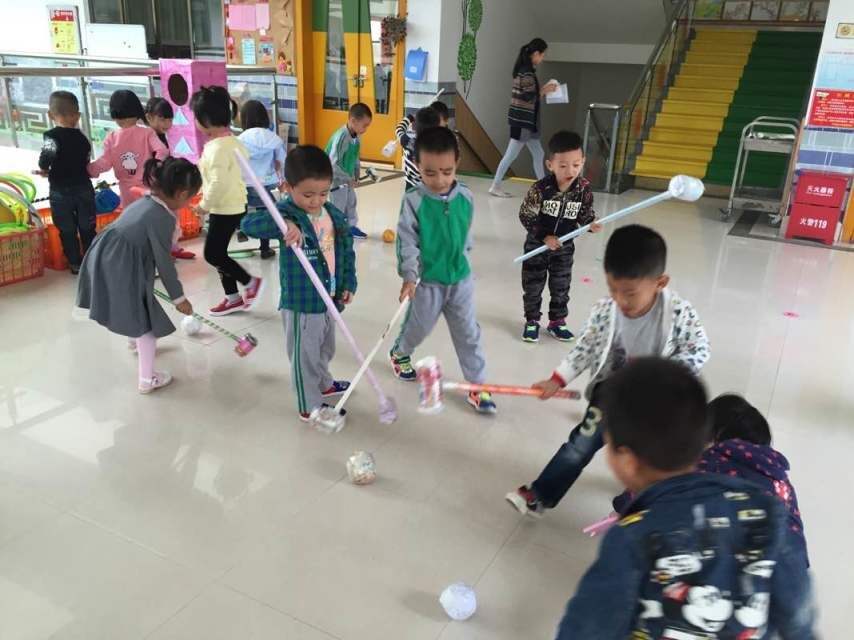 室内球类运动有哪些(长假在家孩子想玩球，聪明妈妈的这些花样玩法，家长赶紧收藏吧)