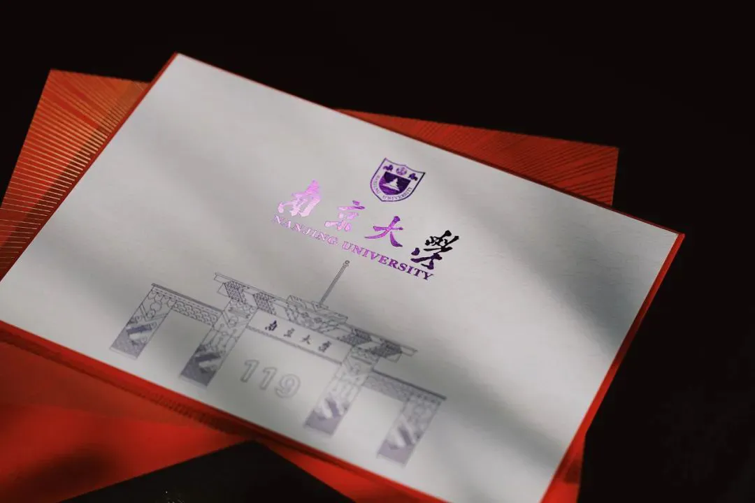 「你喜欢的大学」 拍了拍你，并说：这是你的录取通知书嘛？