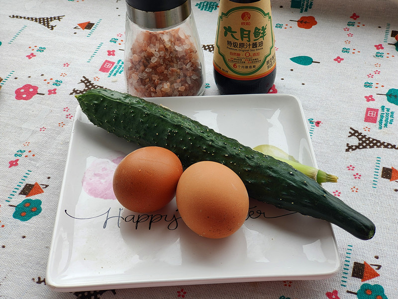 大鱼大肉吃多了，来一道清新爽口的黄瓜炒鸡蛋，5分钟就出锅