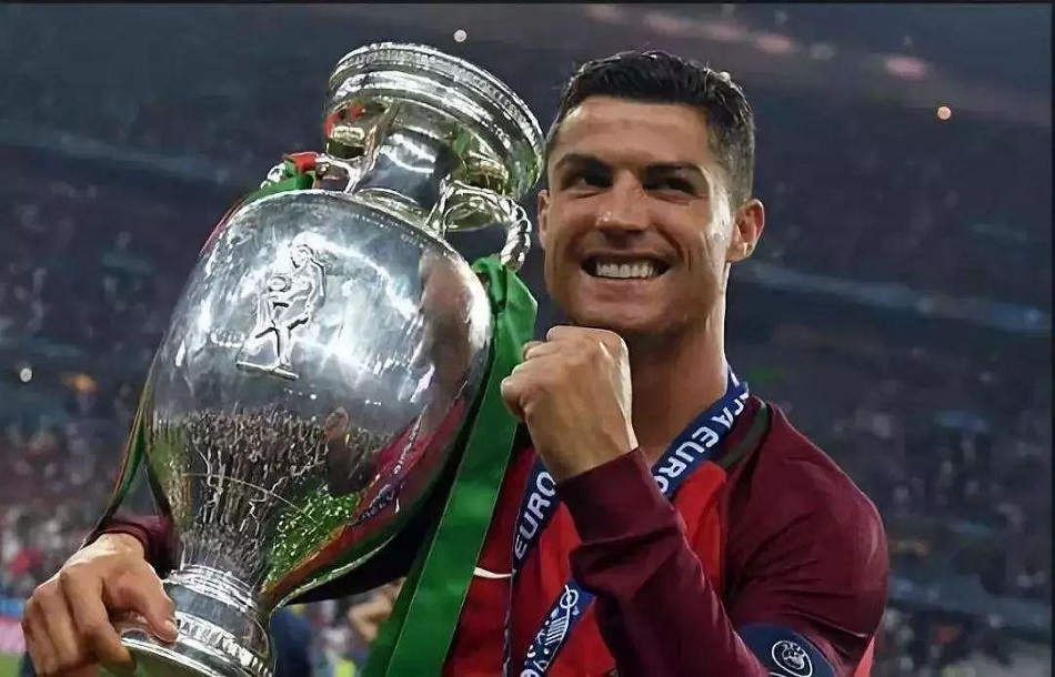 世界杯球星2018c罗(766球 33冠军,传奇巨星c罗,在足球历史上算什么