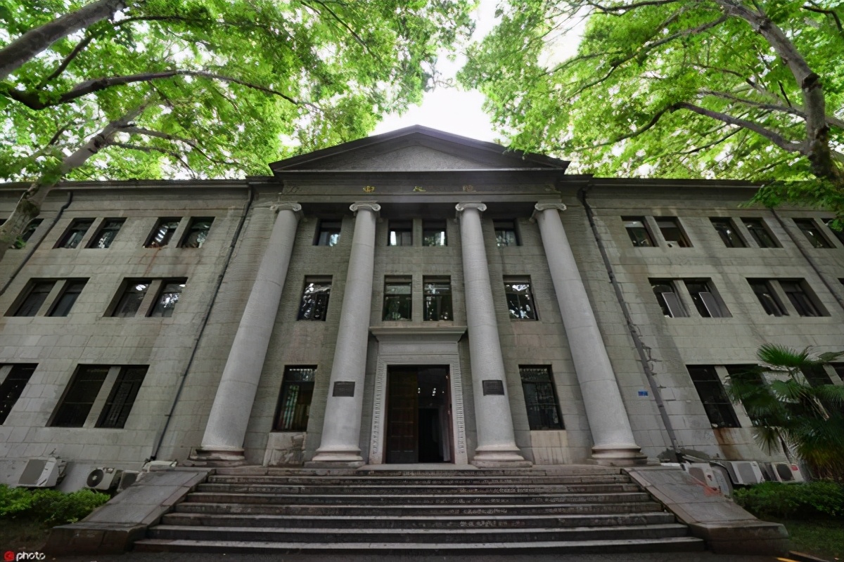 走出200多位两院院士，5位“两弹一星”元勋，江苏这所世纪学府实力“出圈”！