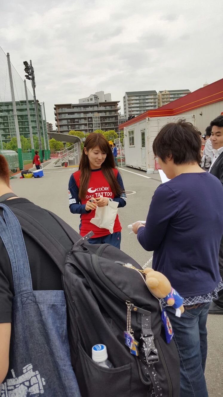 小姐姐踢足球(这个日本女足小姐姐球踢得不咋样，颜值确实高)