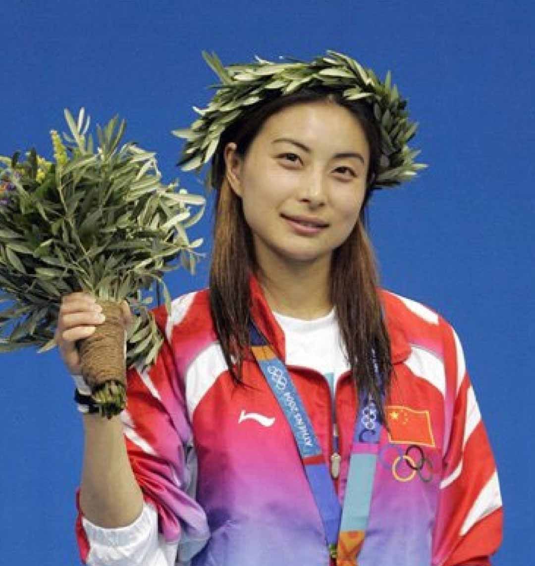 历史跳水女冠军(回顾中国历代"跳水女皇":伏明霞13岁夺冠,吴敏霞奥运