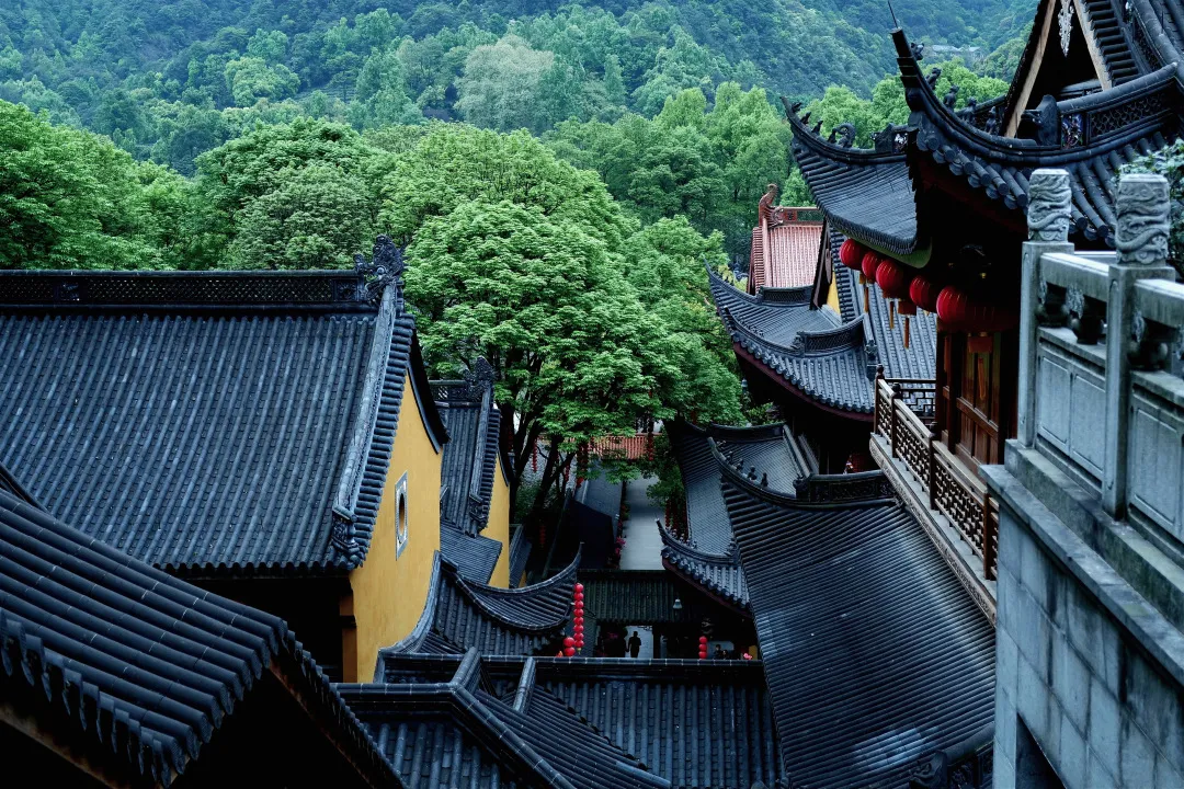 杭州终极拜佛攻略｜走这条路，一天解锁灵隐法喜7大宝藏寺庙