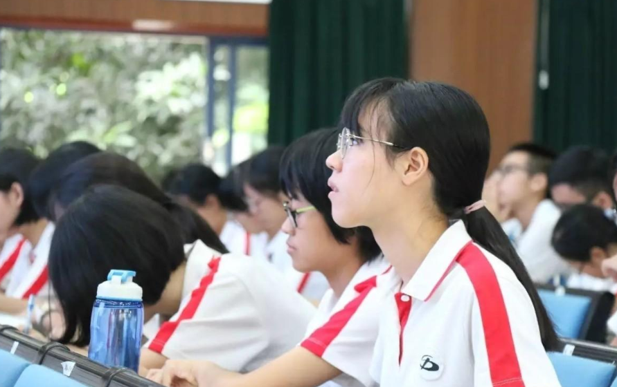 高中生迎来好消息，大量培训机构将被取消，家长举双手赞成