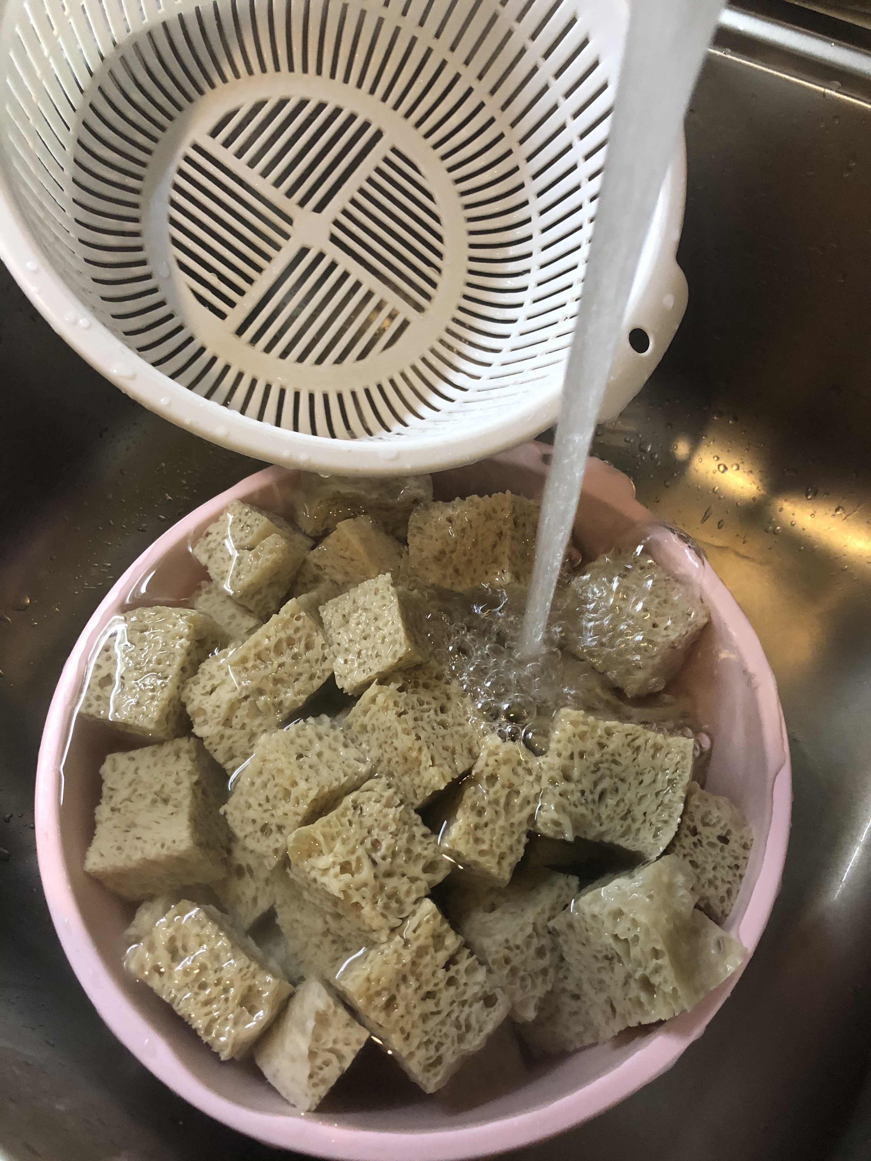 上海妈妈教你“四喜烤麸”家常做法，色泽诱人，鲜软入味