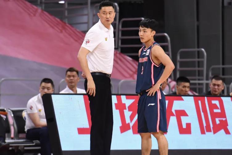 nba夺冠奖金为什么很少(CBA异类-广东队球员，一群为冠军不要钱的“傻子”，夺冠奖金不高)