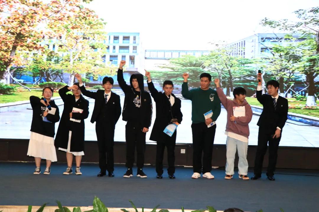 知云时代 | 厦门工学院职业教育学院IT服务专业授机仪式