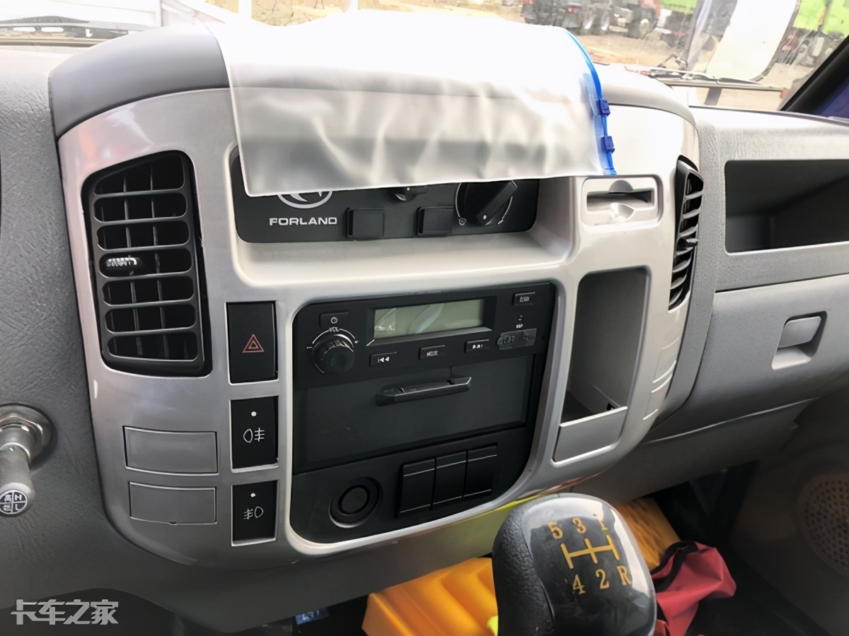 狭窄街道运输优势明显，实拍时代金刚轻型渣土车