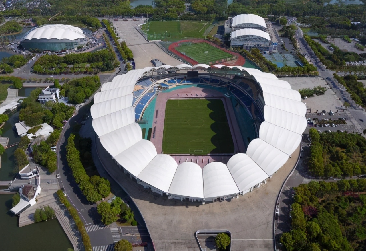 昆山体育中心虽然原计划安排在苏州奥体中心内场的比赛安排在外场举行