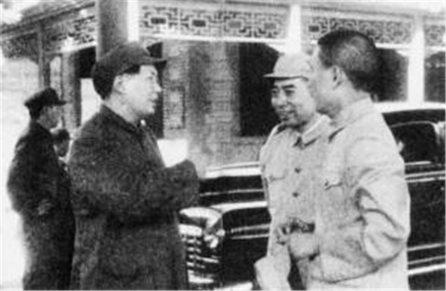 周总理写信邀宋庆龄北上，毛主席把信中的“略”改成了“谨”