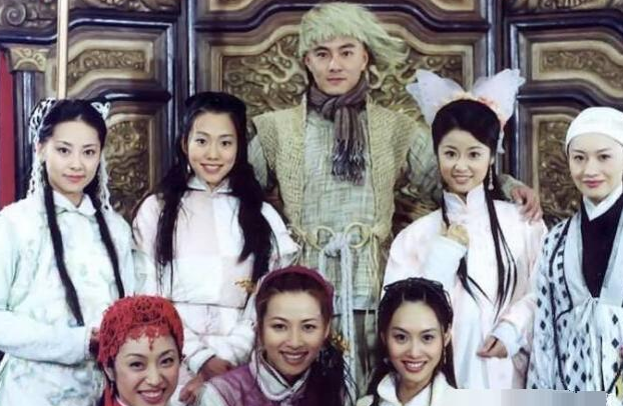新鹿鼎记电视剧免费观看2020(新《鹿鼎记》开播,周星驰陈小春版本虽