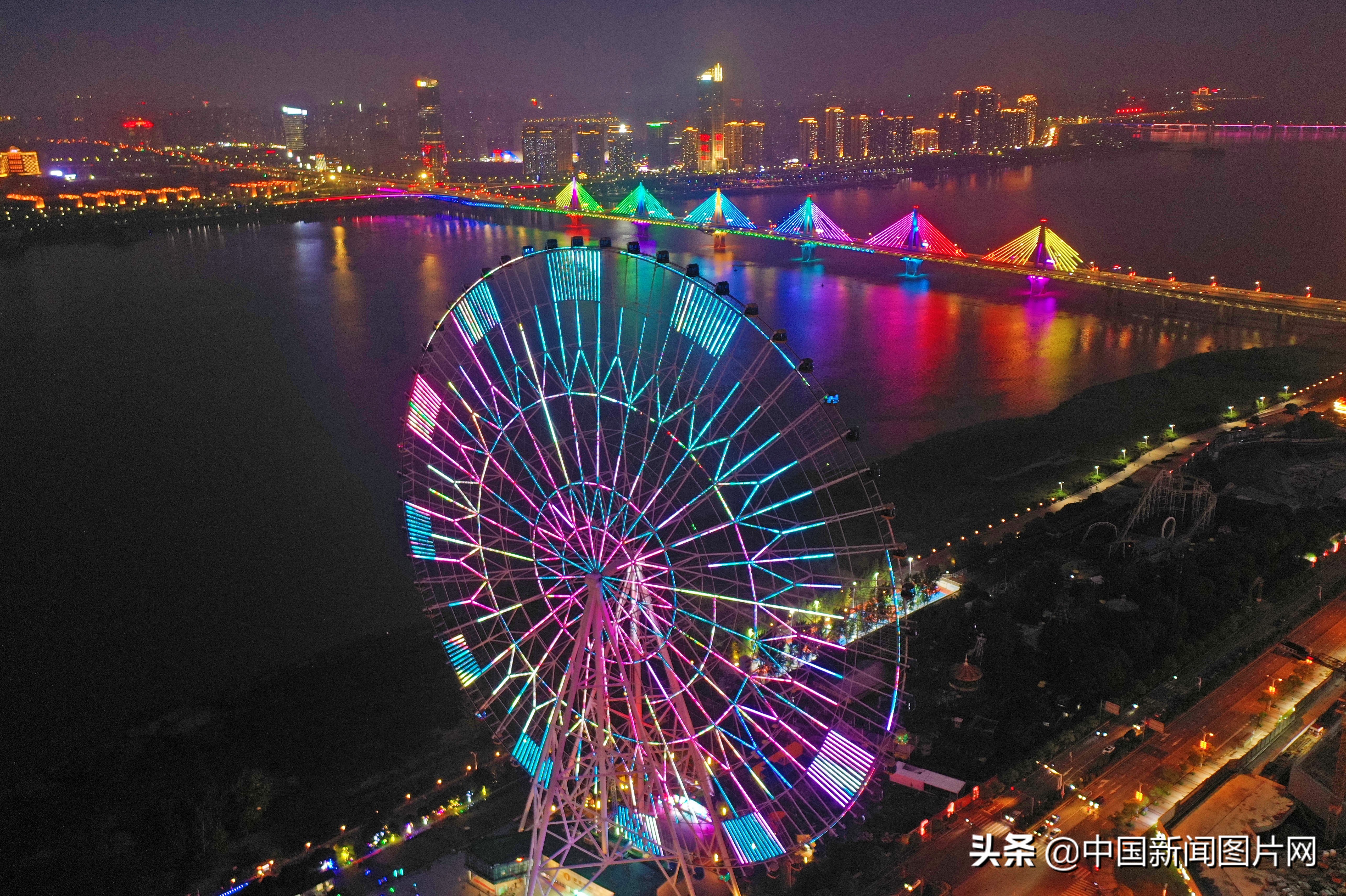 江西南昌：赣江夜景迷人