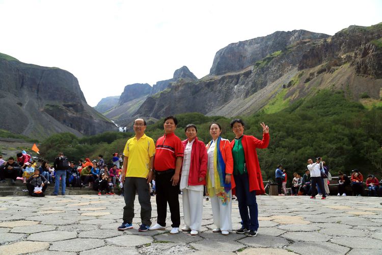 长白山：东北亚第一神山！“千年积雪万年松，直上人间第一峰”