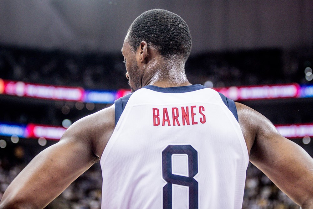 美国53分狂胜日本皇家（美国53分狂胜日本！斯马特淡定嚼口香糖，波波维奇安排“表演秀”）