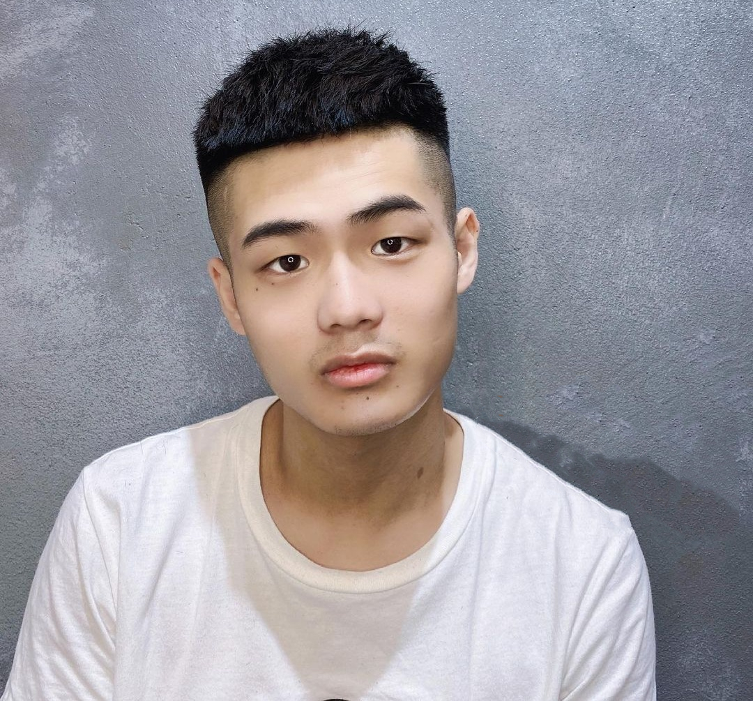 圆寸发型其实是男士们最基础款的造型,因为大多数男士喜欢把头发留得