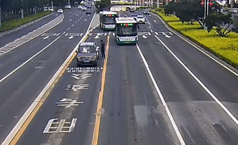 山东面包车珠海大道逼停奥迪，下车后猛拍车窗挑衅！交警调查结果有反转！