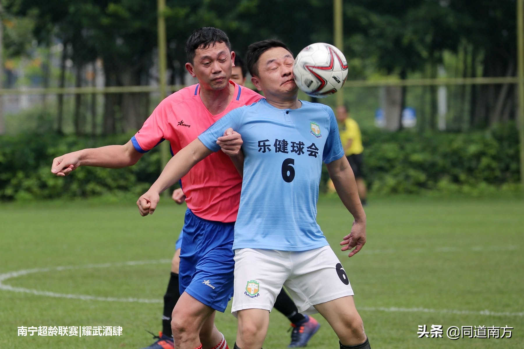 足球比赛为什么11人(南宁这个有54支球队的11人制足球联赛，是怎样的一种存在)