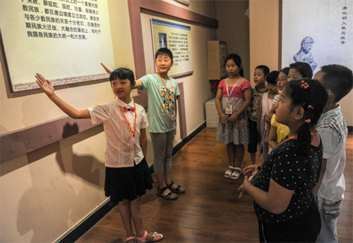 寒门状元邝永胜，高考671进清华，电子厂打工挣学费