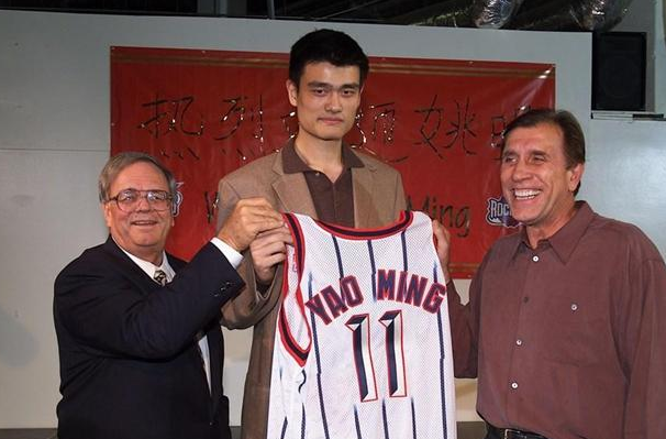 姚明是nba最高的球员吗（大家都知道姚明是NBA历史最高状元，那最矮状元又是谁呢？）