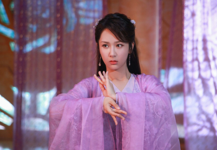 29岁的杨紫彻底甩开小雪的标签,从眼神到台词,细节里全是蜕变