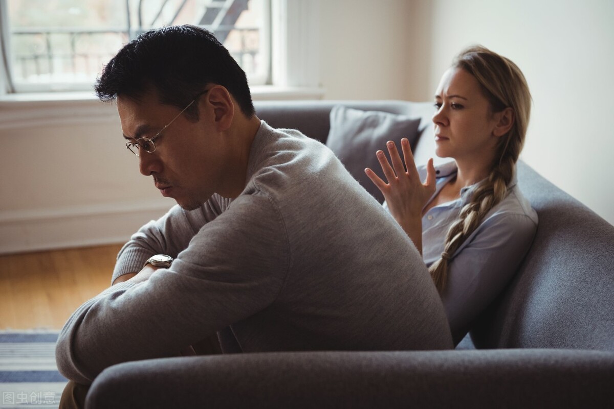 出轨男对妻子吼：“我出轨是情非得已，你爱信不信！”