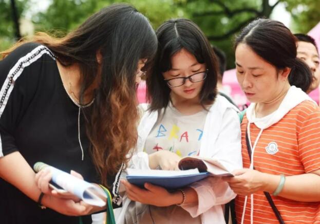 2021高考报考指南：真正的“热门专业”出炉，考生家长可提前参考