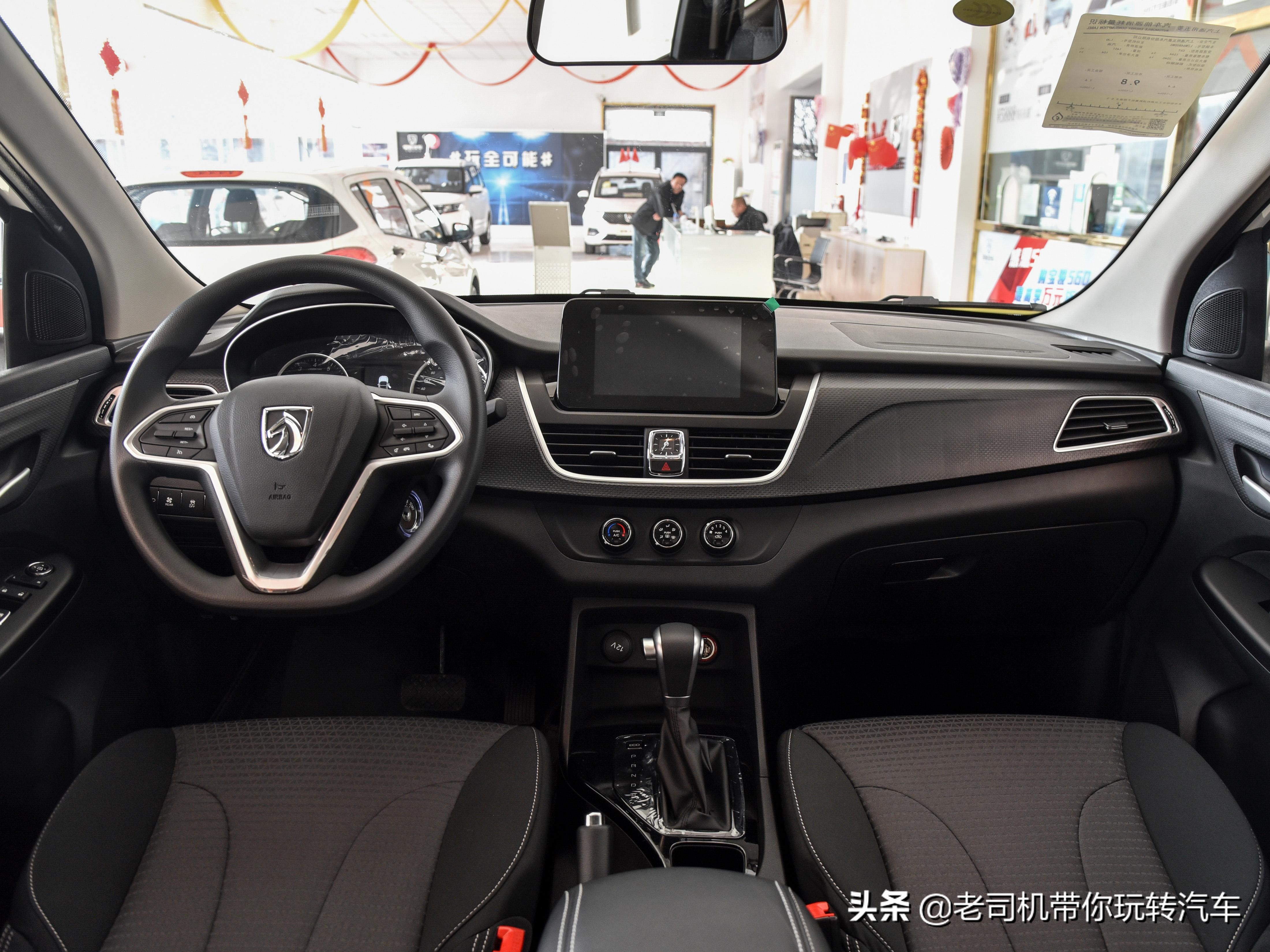 7座MPV的入门低价车，1.5T自动挡都有，7.6L油耗，带你看宝骏730