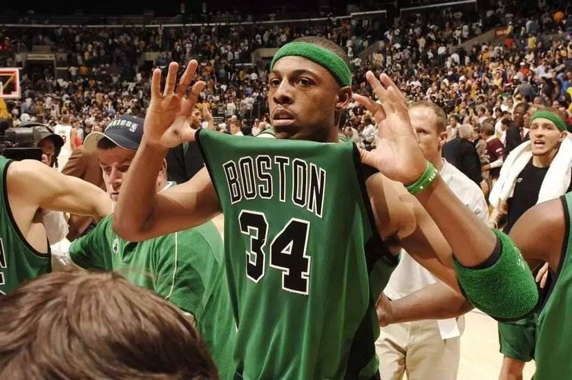 最強(qiáng)nba什么時(shí)候出喬丹（NBA前14順位最強(qiáng)代表：13順位屬科比，3順位屬喬丹，狀元之位呢？）