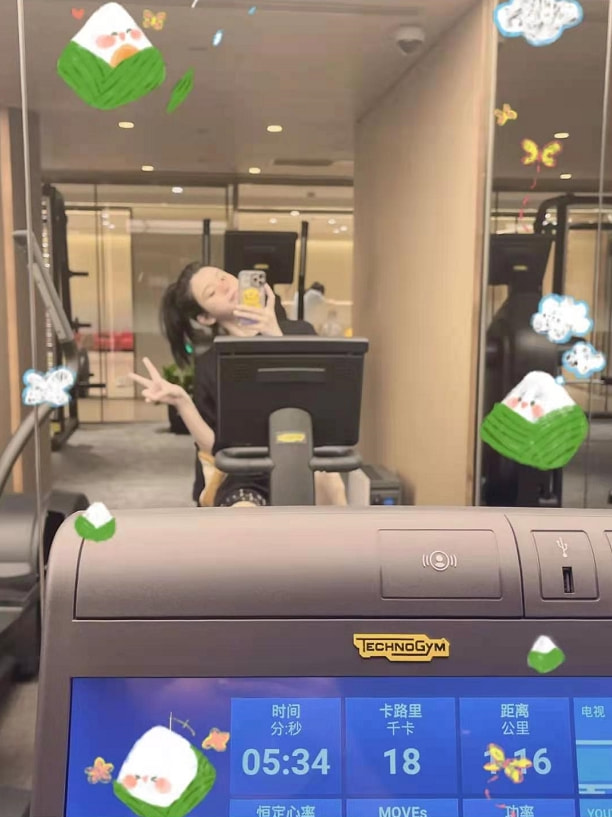 儿女双全！何猷君激动官宣奚梦瑶二胎产女，网友纷纷调侃家庭地位