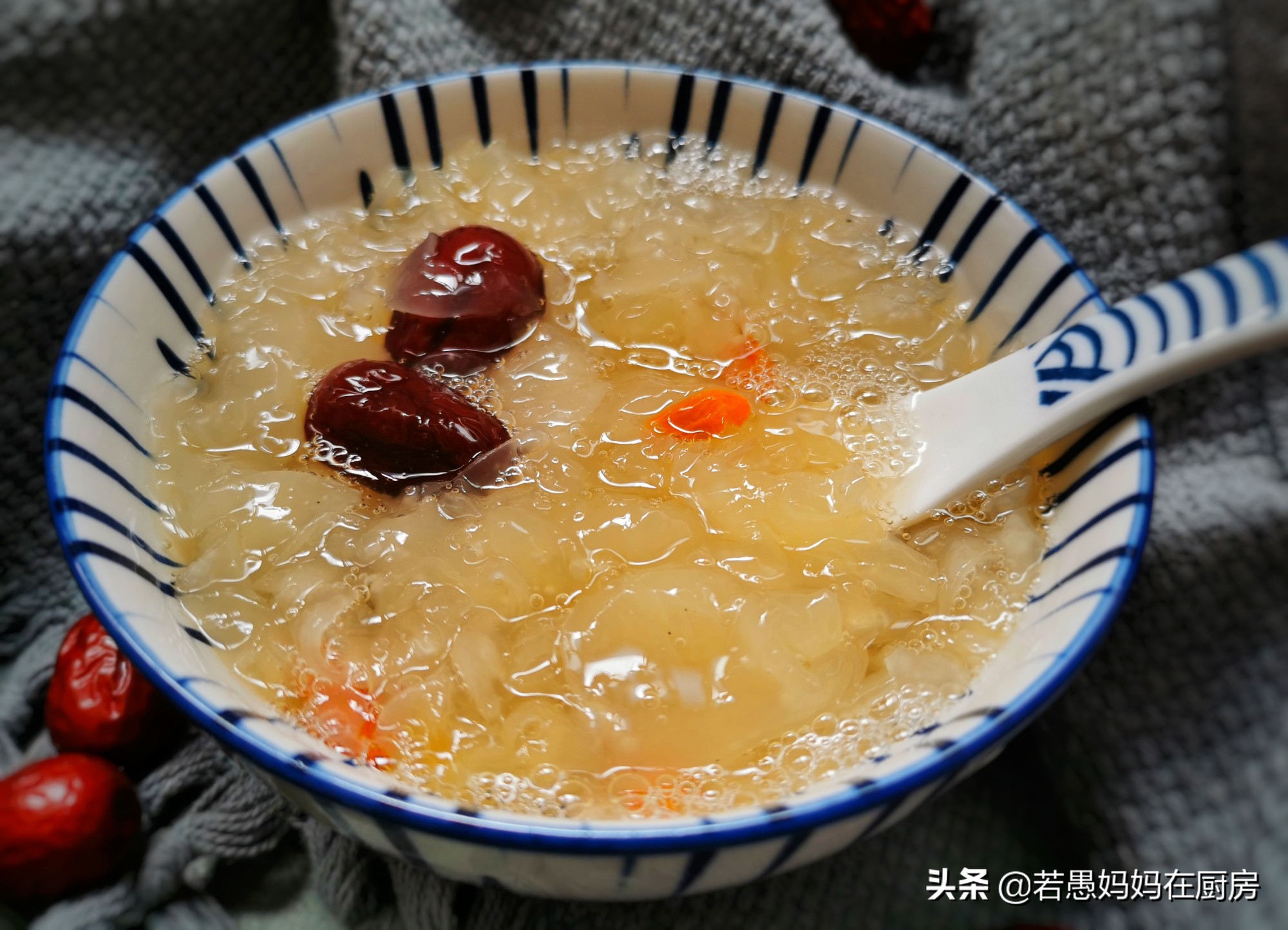 煮银耳汤软糯香甜有秘诀，记住这3点，20分钟出胶，黏稠好喝