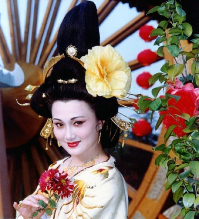 四大美女图片真人照片(四大美女最成功的扮演者:蒋勤勤,陈红,杨幂