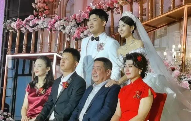 “山杏”闫学晶：两段婚姻，三个孩子，两任丈夫都是二婚