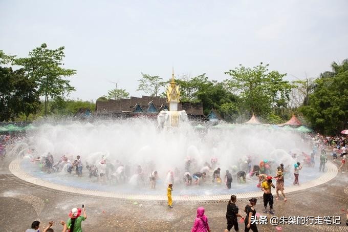 这是什么庆祝方式(傣族泼水节除了泼水之外，还有其他庆祝方式，参加过也不一定知道)