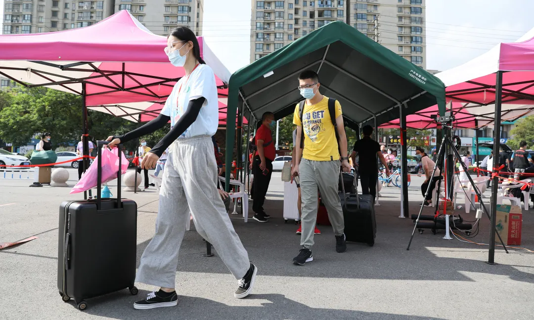 萌新你好 | 终于等到你！2020江苏大学新生报到现场直击