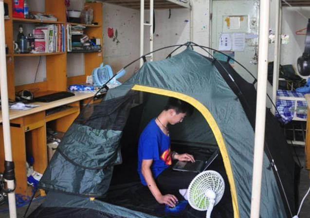 宿舍太热又没空调怎么办？忍了文理科生，美术生这招让人憋不住笑