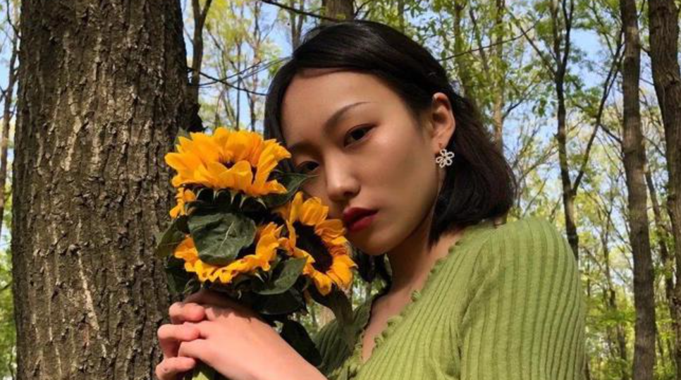 邵雨轩"邵氏千金"破谣言,冒雨传播正能量今年年初