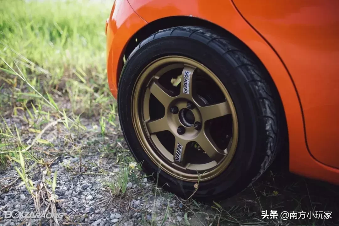 那台惨遭停产的日产小车玛驰，泰仔却玩的如此精彩绝伦