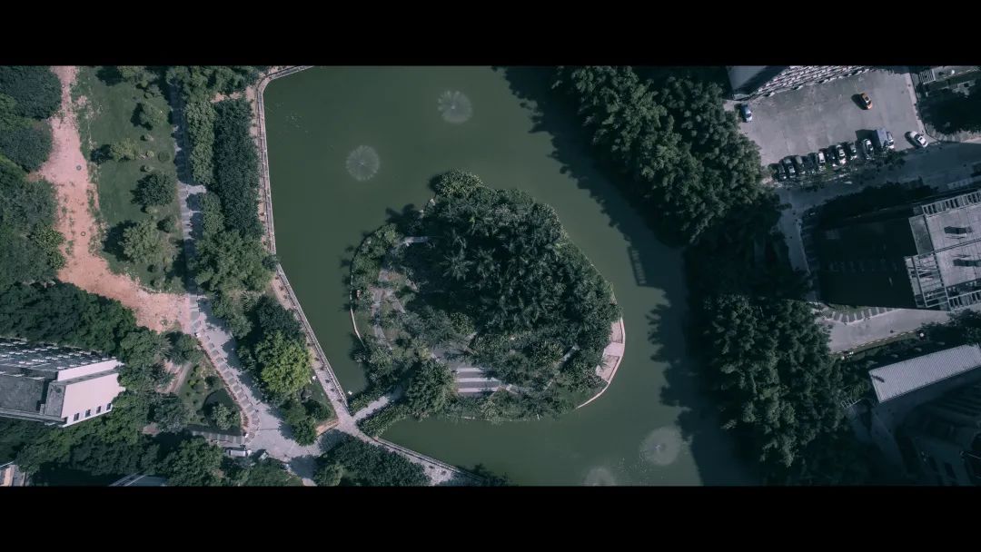 广东这所大学有广州、清远两校区。虽然是民办，但是环境超美