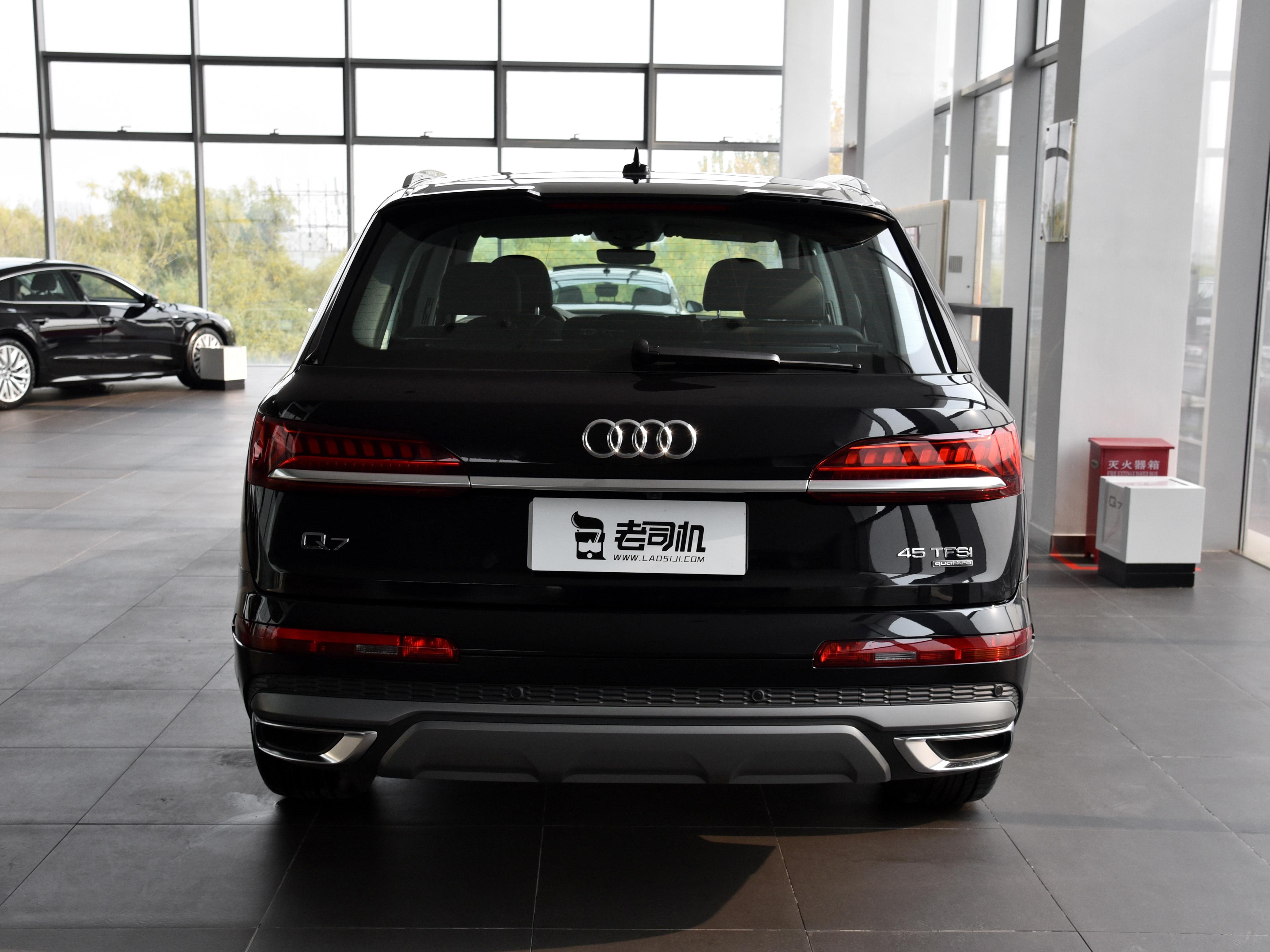 老牌进口豪华suv,车身看着更长,7座 四驱,带你看奥迪q7