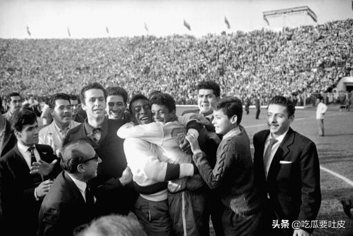 62世界杯(世界杯小历史——1962年世界杯，神奇的小鸟加林查，特别多的金靴)