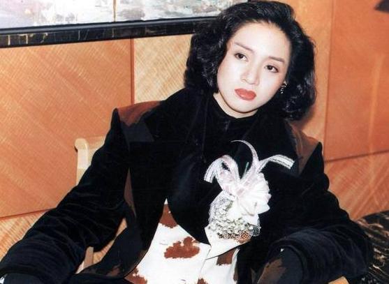 十位惊艳了时光的港片女神，有人早早退出娱乐圈，有人已离世多年