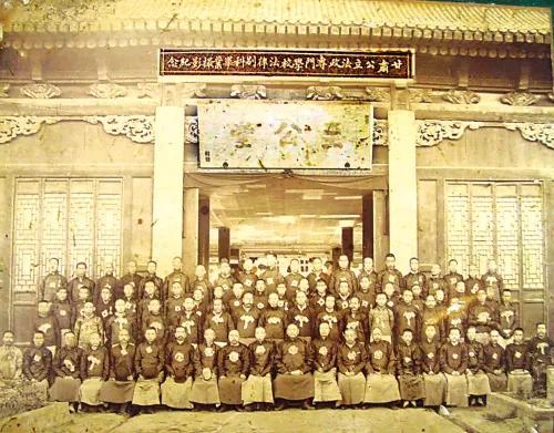 百年兰大，在漫天黄沙中艰难成长的名校，巅峰时期到底有多牛？